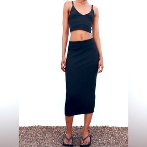 Zara ribbed black midi skirt, large